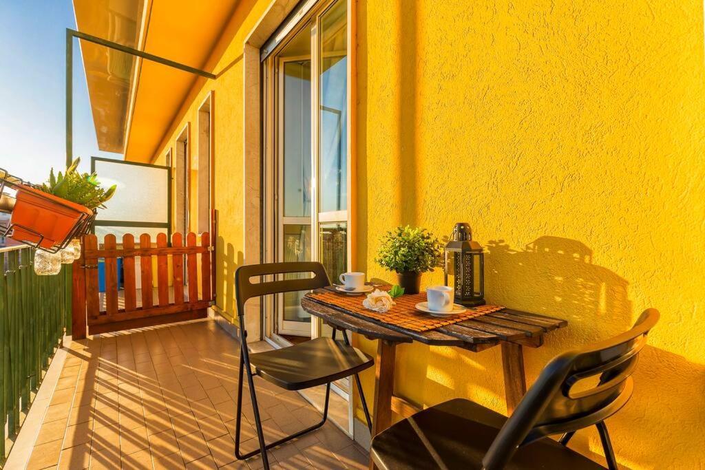 Sunny & Updated Flat With Panoramic City View 50M From M4 Stop Milan Exterior photo