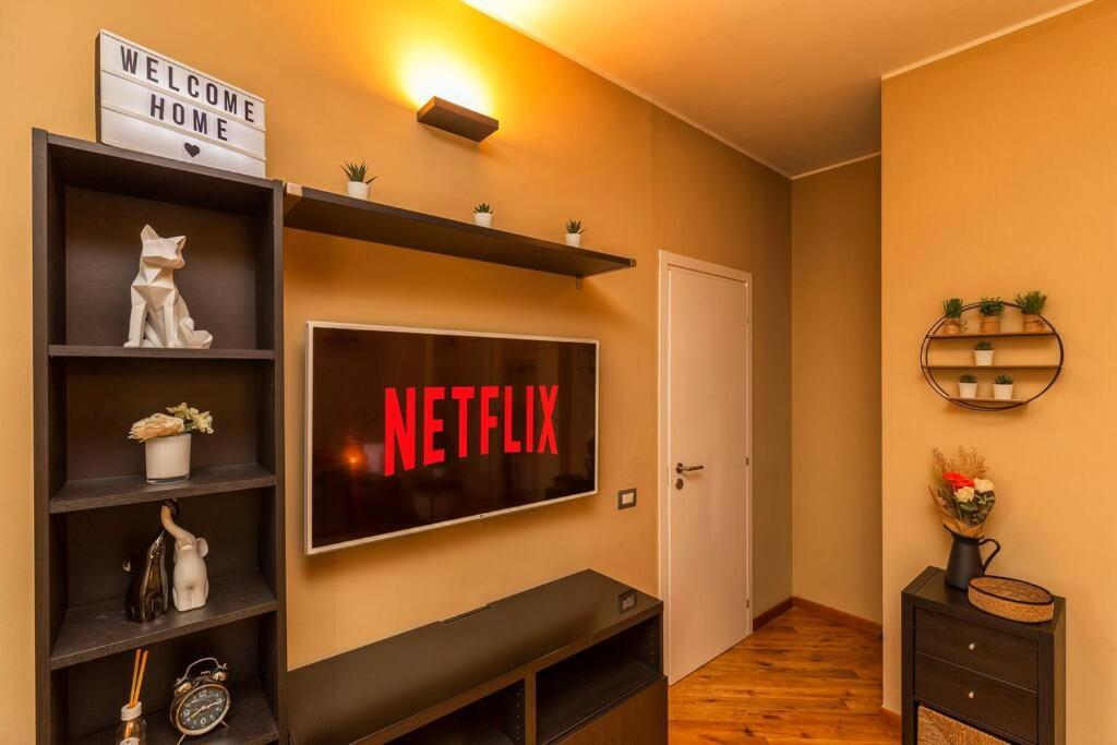 Sunny & Updated Flat With Panoramic City View 50M From M4 Stop Milan Exterior photo