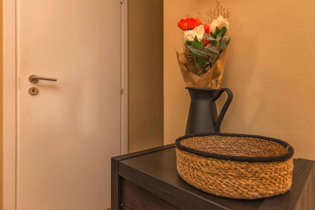 Sunny & Updated Flat With Panoramic City View 50M From M4 Stop Milan Exterior photo