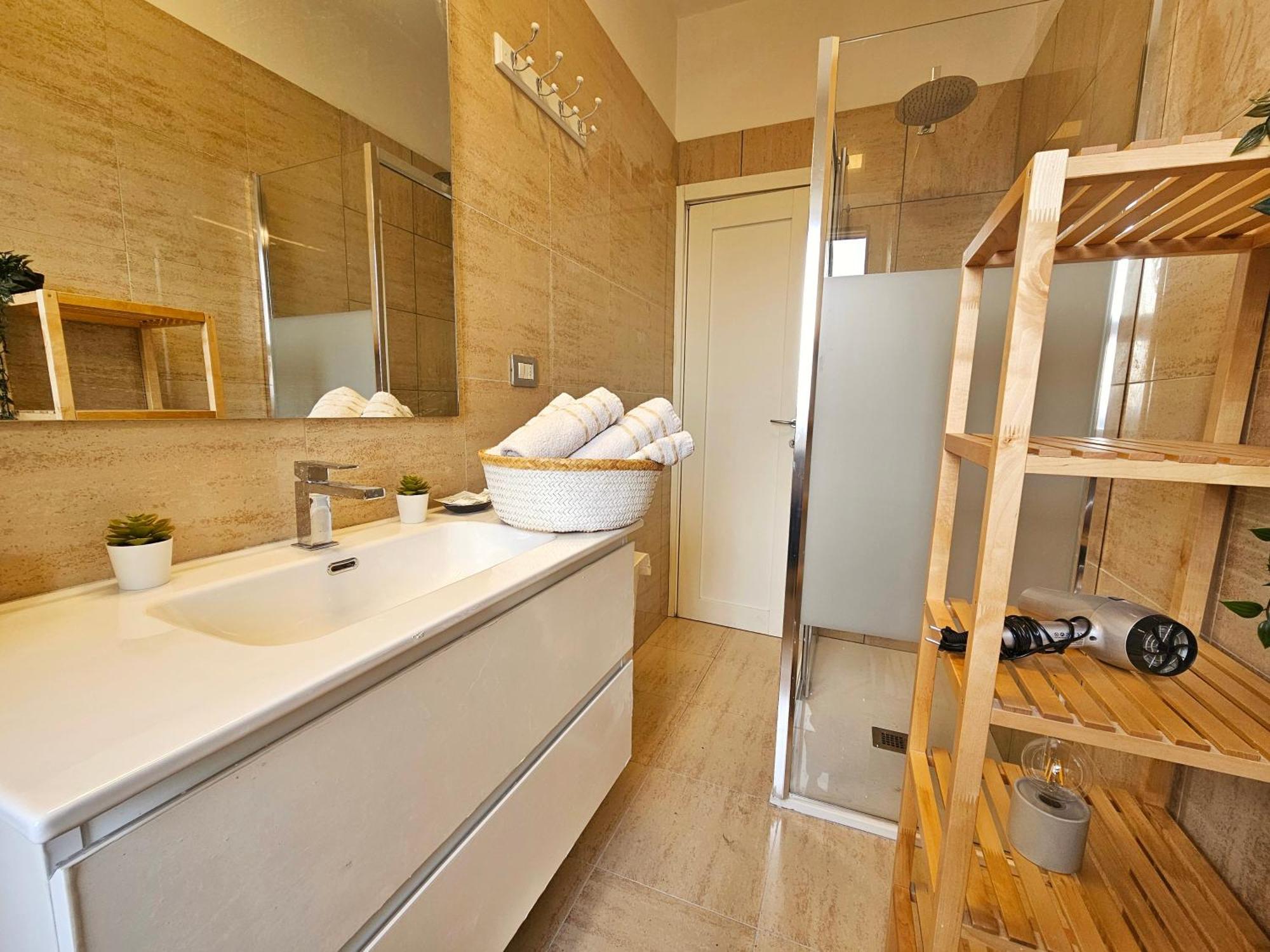 Sunny & Updated Flat With Panoramic City View 50M From M4 Stop Milan Exterior photo