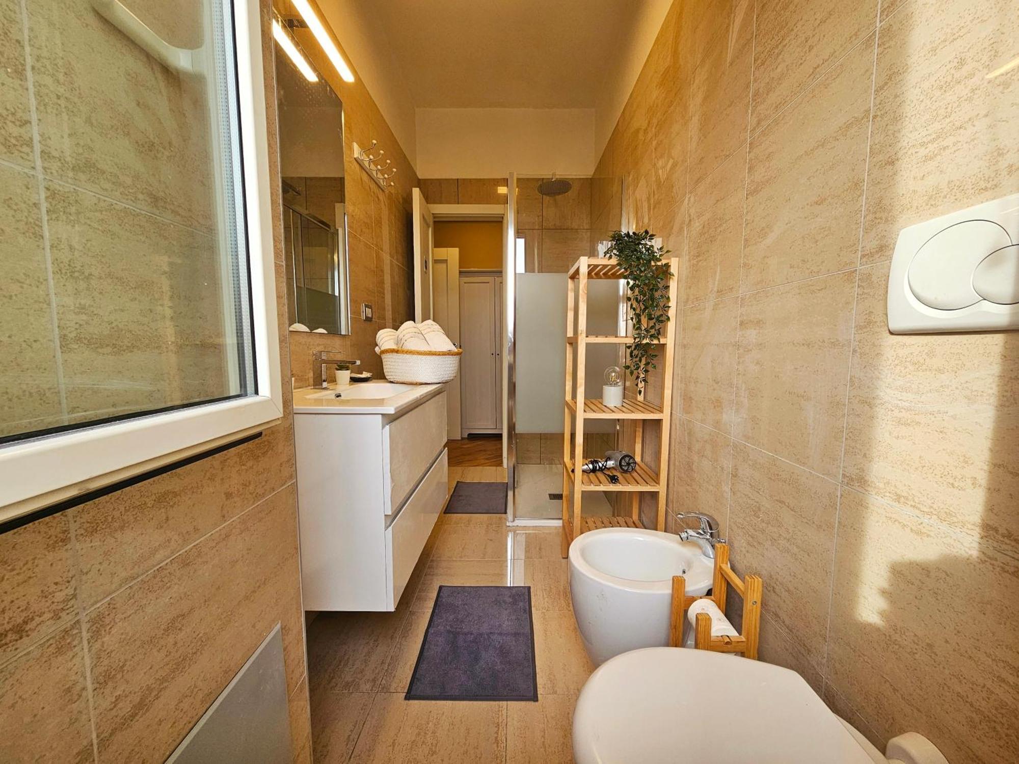 Sunny & Updated Flat With Panoramic City View 50M From M4 Stop Milan Exterior photo